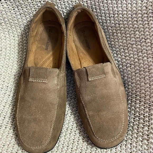 Two Pairs of Naturalizer Loafers, Size 6.5 - Picture 2 of 9